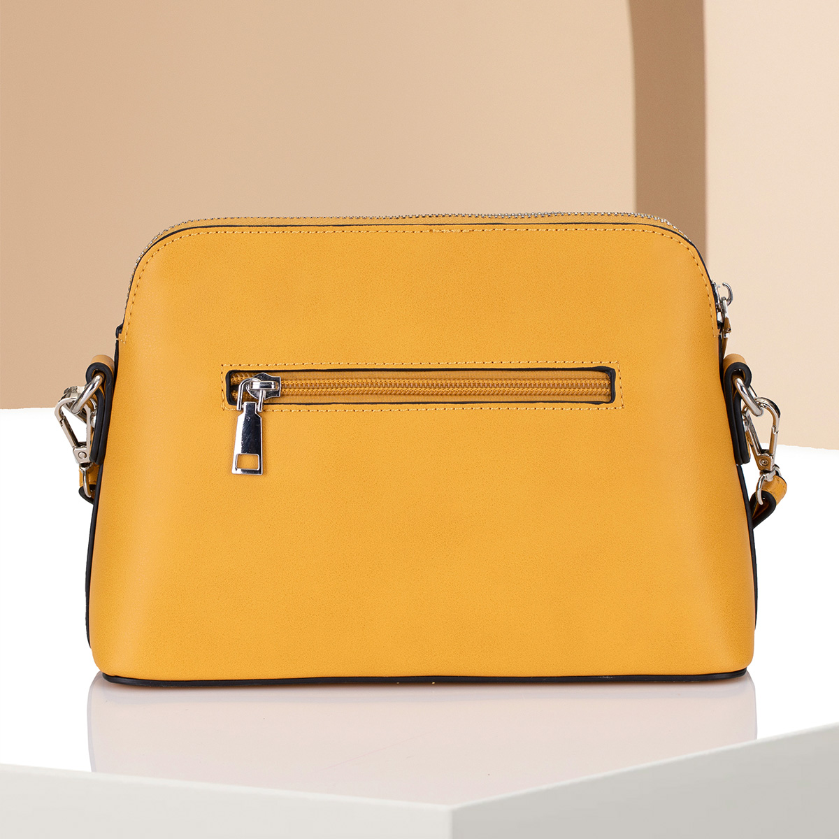 Umhängetasche Clutch Abendtasche Lara in Trapezform von Louiz&Lou in senfgelb - 2841-68