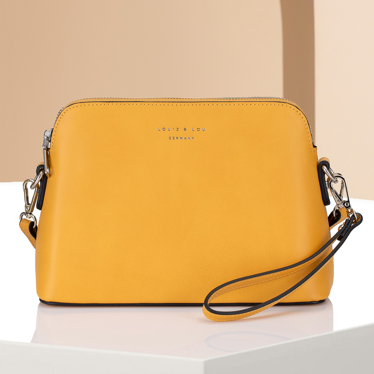 Umhängetasche Clutch Abendtasche Lara in Trapezform von Louiz&Lou in senfgelb - 2841-68
